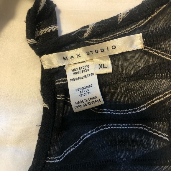 4/$25👀 Max Studio XL Black and White Wave Patterned Racer Back Tank Top - Picture 7 of 9